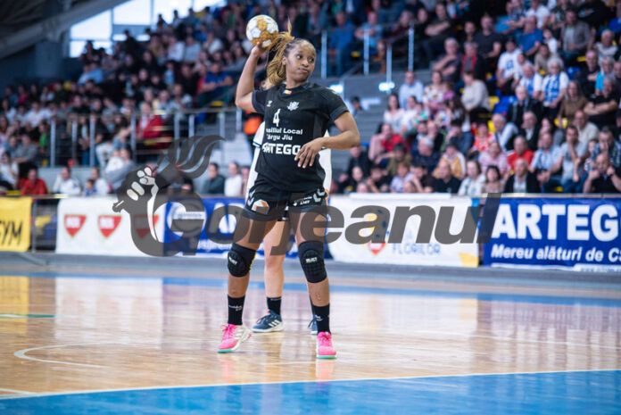 Gilda Simao a semnat cu Gloria Bistrița