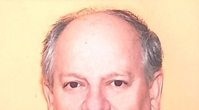 Dascăl de prestigiu al şcolii gorjene, profesorul Ion Elena se pensionează, după 48 de ani de muncă dedicaţi educaţiei