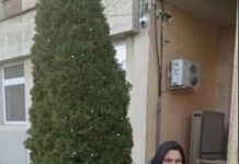 Doi salariați ai CEO continuă greva foamei în fața companiei. Ei cheamă la solidaritate