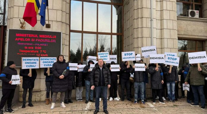 Moțiune și proteste. Ministra Mediului rezistă