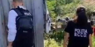 Lovitură pentru femeia acuzată că și-a pus fiica minoră să întrețină relații sexuale cu fostul învățător și pentru bărbatul de 71 de ani