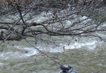 Accident spectaculos pe Defileu! Mașina în care se aflau un preot și o măicuță s-a răsturnat în Jiu