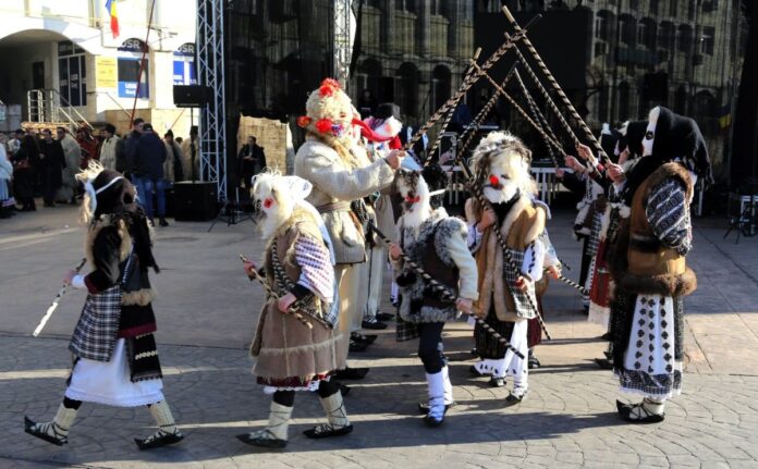 „Alaiul obiceiurilor de iarnă”, trei zile de tradiții la Târgu Jiu
