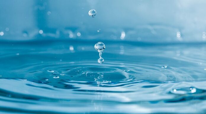 Alegerea apei potrivite în funcție de nevoile corpului. Cum te hidratezi corect?