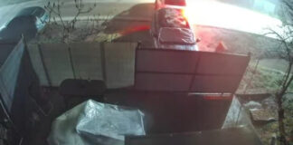 Verificări fulger, făcute de IPJ la Dănești, după ce o mașină de poliție a fost filmată în timp ce lovește un autoturism parcat și își continuă deplasarea