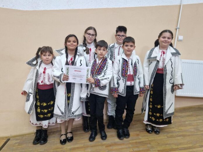 Festivalul „E vremea colindelor” aduce magia sărbătorilor la Târgu Cărbunești