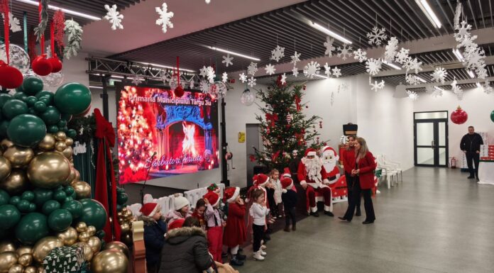 Au sosit primii colindători la Primăria Târgu Jiu. Concurs de Crăciun!