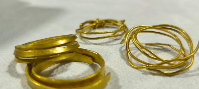 Încă o mică comoară găsită de detectoriști în apropiere de Târgu Jiu!