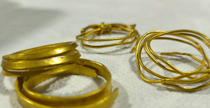 Încă o mică comoară găsită de detectoriști în apropiere de Târgu Jiu!