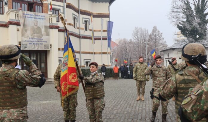 Târgu Jiu: Batalionul 24 Infanterie „Ecaterina Teodoroiu” primește Drapelul de Luptă
