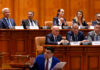 Parlamentarii coaliției, avertizați să nu voteze Moțiunea de cenzură împotriva Guvernului Bolojan