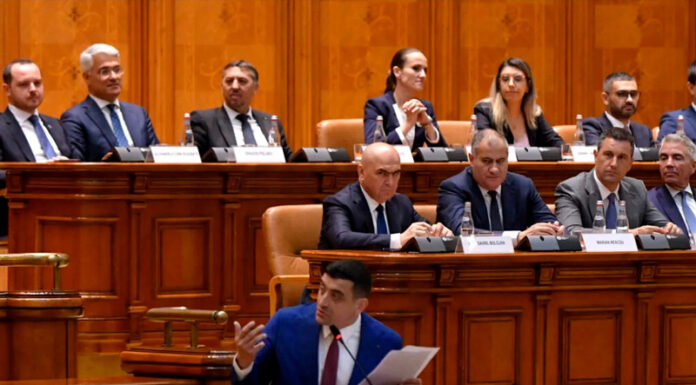 Parlamentarii coaliției, avertizați să nu voteze Moțiunea de cenzură împotriva Guvernului Bolojan