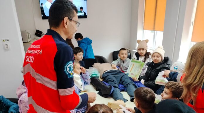Activități educative și colinde la Serviciul de Ambulanță Gorj