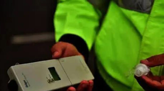 Bărbat fără permis, prins la volan cu o alcoolemie uriașă