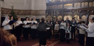 Nașterea Domnului, vestită de colinde și cântări religioase, la Biserica ,,Sfinții Apostoli Petru și Pavel” de pe Axa Brâncuși