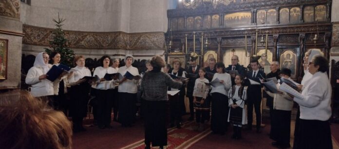 Nașterea Domnului, vestită de colinde și cântări religioase, la Biserica ,,Sfinții Apostoli Petru și Pavel” de pe Axa Brâncuși