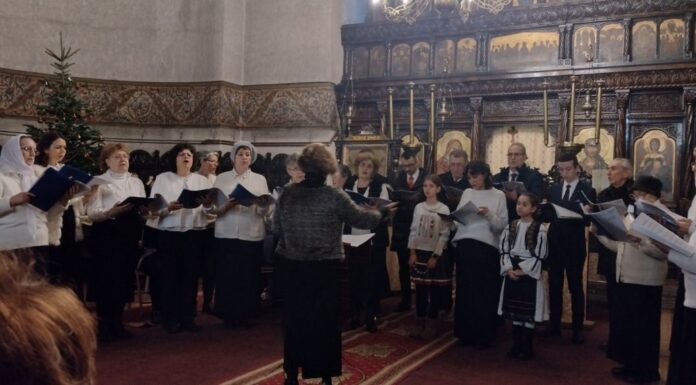 Nașterea Domnului, vestită de colinde și cântări religioase, la Biserica ,,Sfinții Apostoli Petru și Pavel” de pe Axa Brâncuși