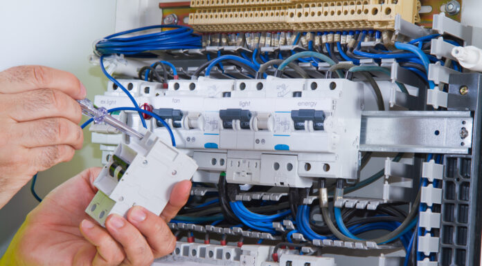 Fura curent cu o instalație improvizată. Ce pedeapsă a primit!