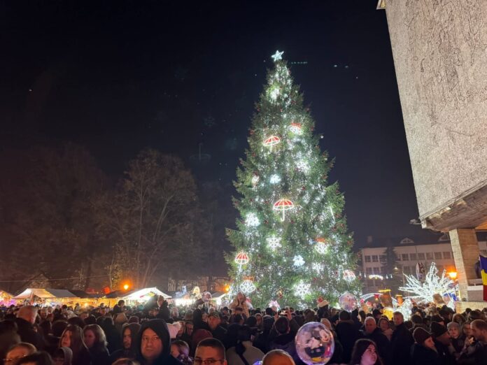 Mii de târgujieni la aprinderea iluminatului festiv