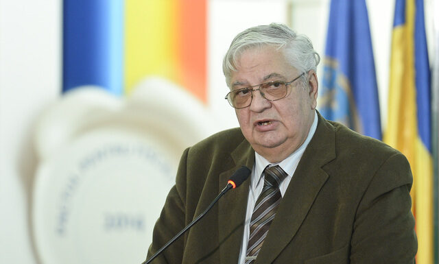 Profesorul Mircea Coșea, inmormântat cu onoruri militare