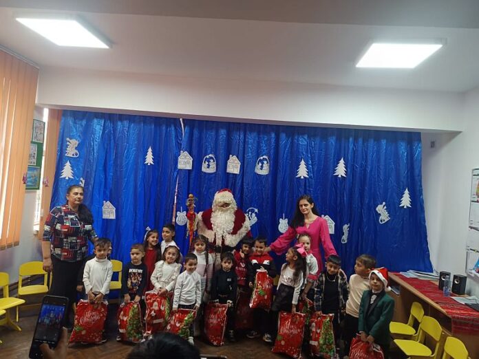 Preșcolarii de la Colegiul Tehnic „General Gheorghe Magheru” au primit vizita lui Moș Crăciun