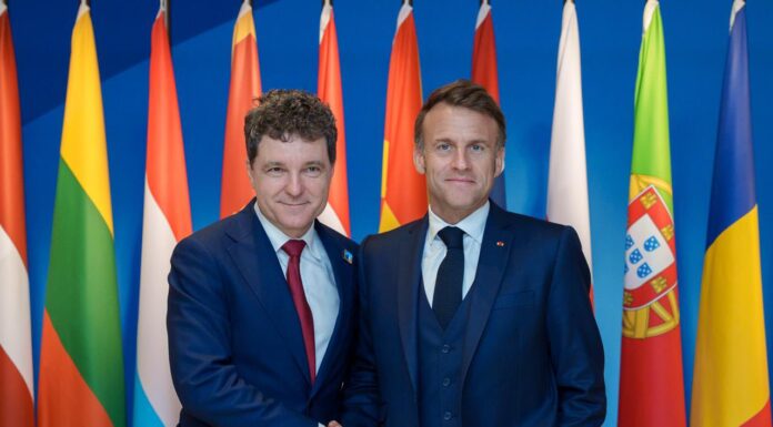 Nicușor Dan merge în Franța