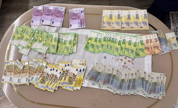 Pădurar reținut după tăierea ilegală a unui arbore rar