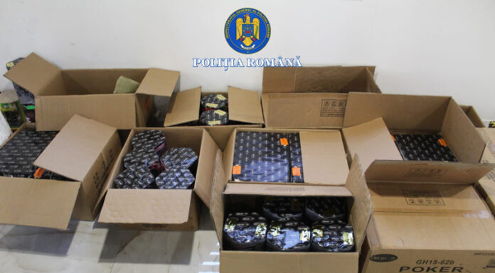 Percheziție la Târgu-Jiu: Polițiștii au descoperit 650 de kilograme de petarde și artificii deținute ilegal de un bărbat