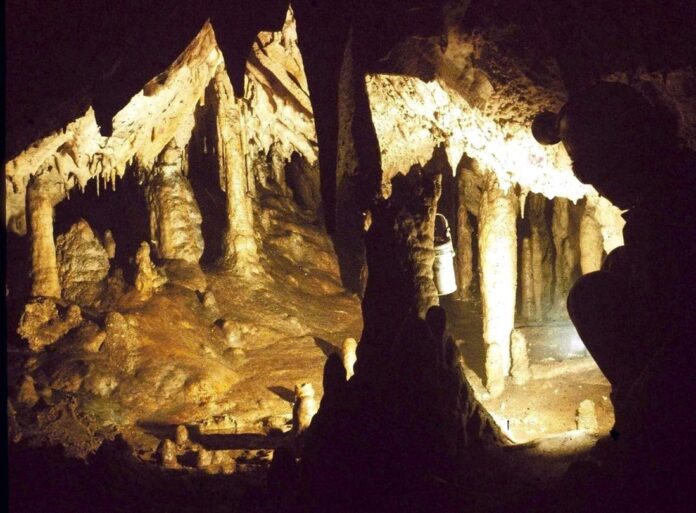 Repere ale cunoasterii – Cutreierători prin tenebrele Lumii lui Hades