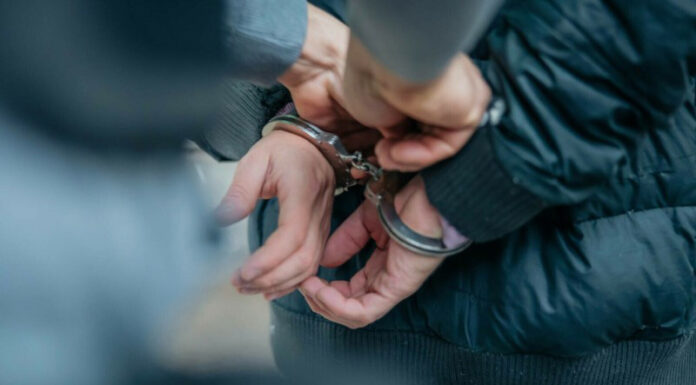 Reținut după ce și-a agresat fratele