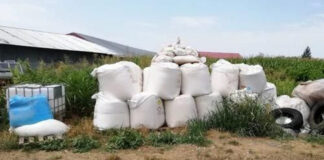 Turceni: Și-a pus sacii cu îngrășăminte pe câmp. Amendă de 15.000 de lei