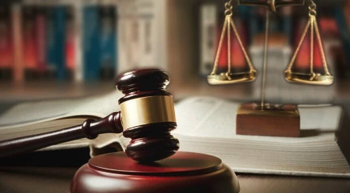 Cei doi bărbați care și-au bătut vecinul până când i-au rupt colonul, condamnați și obligați să plătească 120.000 de lei daune morale