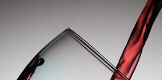 Cum alegi vinul care transformă masa de Sărbători într-o experiență memorabilă