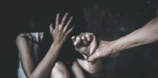 Lovită cu pumnii în cap de fostul soț