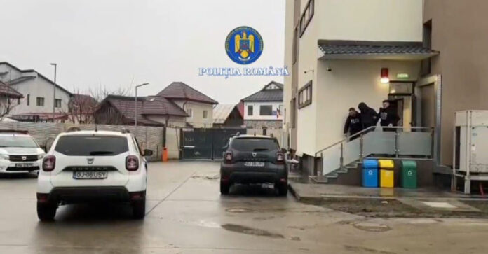 VIDEO: A ajuns în arest după ce a spart geamurile unei biserici