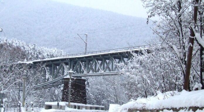 Peripluri hibernale – Defileul Jiului într-o zi de Gerar