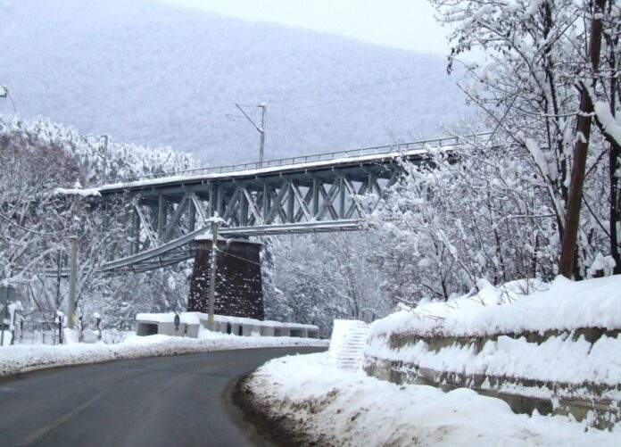 Peripluri hibernale – Defileul Jiului într-o zi de Gerar