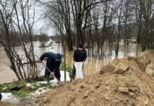 Pescari luați de viitură. Ape mari în Gorj și Dolj