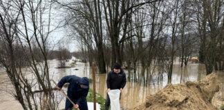 Pescari luați de viitură. Ape mari în Gorj și Dolj