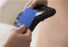 Tânăr reținut după ce a folosit ilegal un card bancar