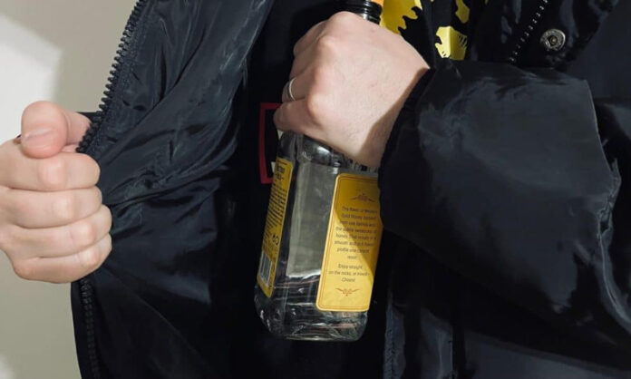 Condamnat pentru cinci litri de țuică