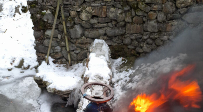 Conducte de apă înghețate la Novaci. Ger de minus 20 de grade Celsius!