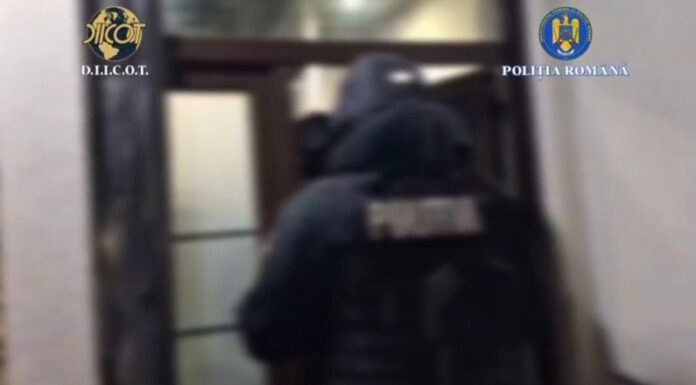 VIDEO: Doi bărbați, arestați pentru trafic de droguri de mare risc și proxenetism