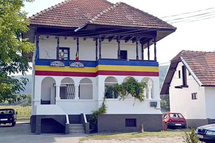 Situație tensionată la Plopșoru. Angajații de la Apă, fără salarii din cauza datoriilor