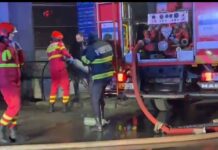 VIDEO: Incendiu la Târgu-Jiu! Flăcările au cuprins mansarda unui magazin