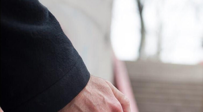 Bărbat dus în arest, după amenințări cu cuțitul