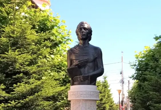 Târgu Jiu: Ceremonie oficială cu depuneri de coroane la statuile lui Eminescu și Brâncuși