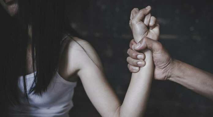 Femeie agresată de soțul întors din Italia, din cauza geloziei