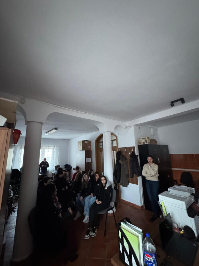 Elevii de la Colegiul ,,Gheorghe Magheru” au aflat cum e gestionată colectarea deșeurilor în județ