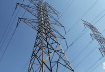 Mii de oameni au rămas fără curent